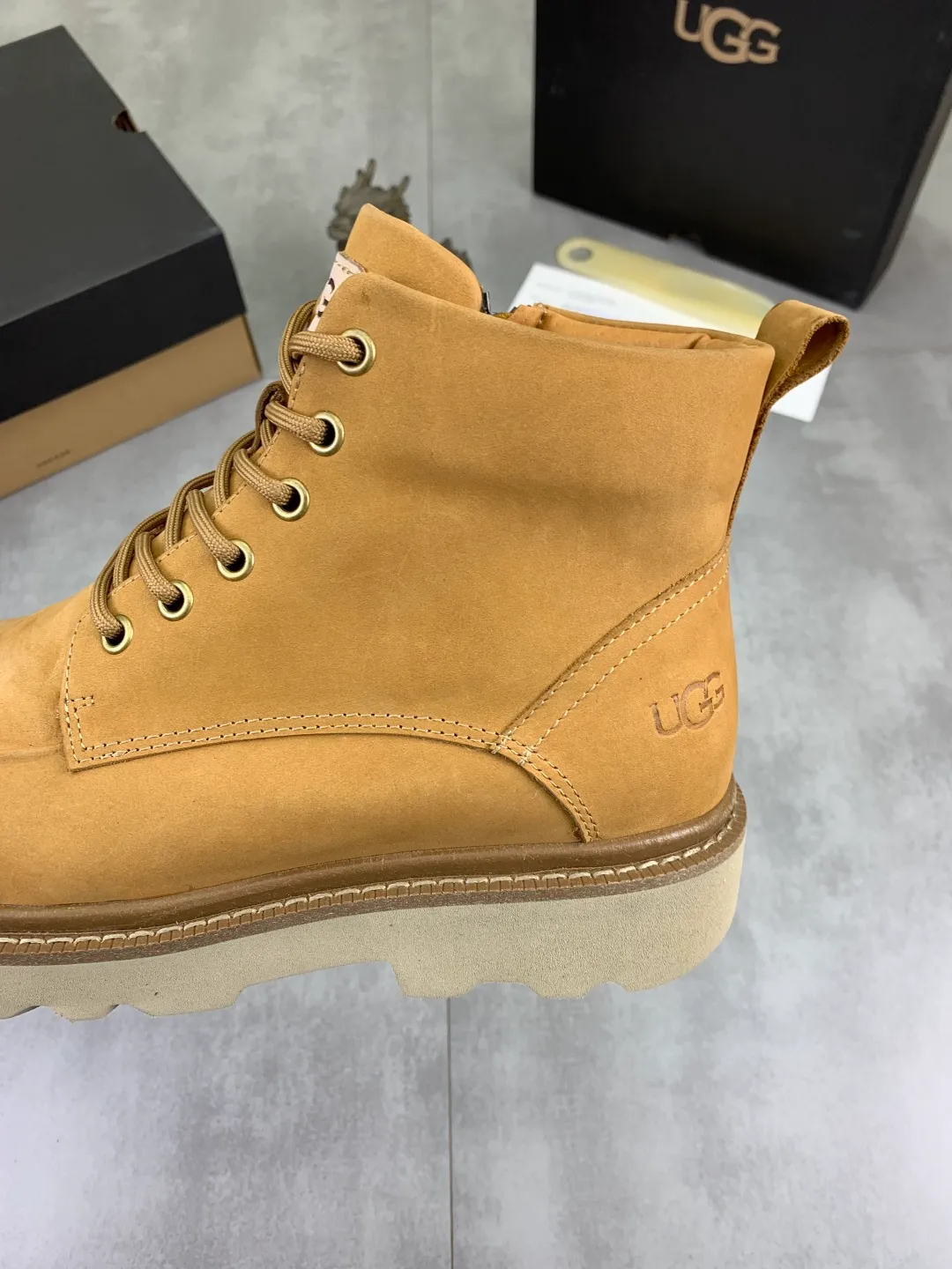 Men's men's shoes P620 New arrival🆕🆕🆕 IUGGI Men's British retro Martin boots Winter new men's outdoor hiking boots First layer of cowhide on the outside Wool on the inside Comfortable and warm Rubber sole sole Non-slip and firm Trendy and fashionable Casual and versatile Size: 39-44 (customized for 45) Color: two colors